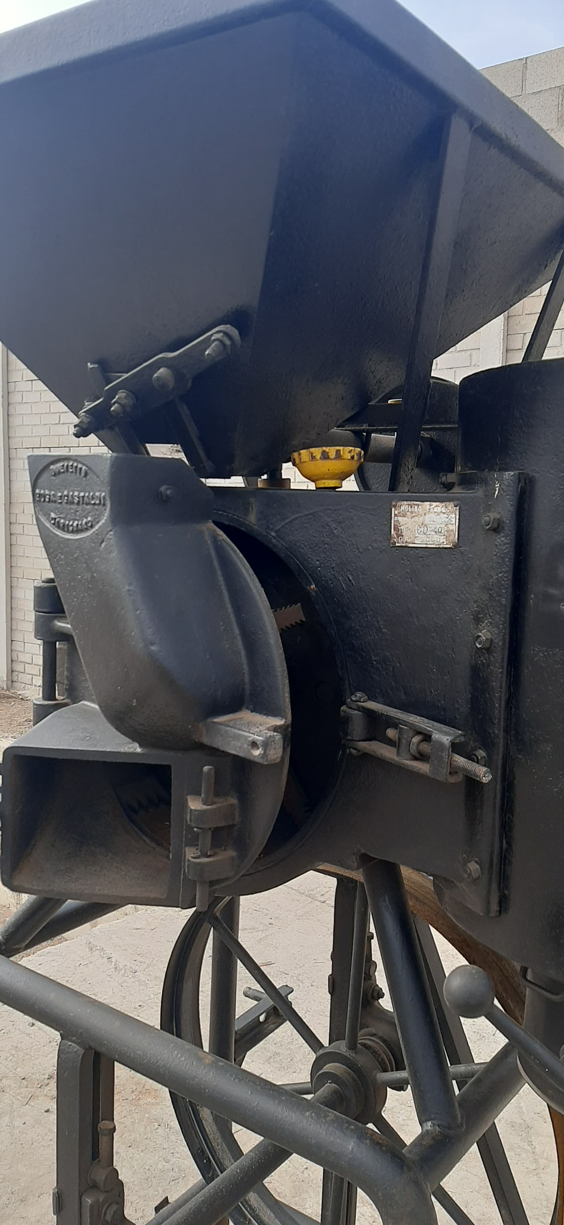 Molino de grano de martillo usado